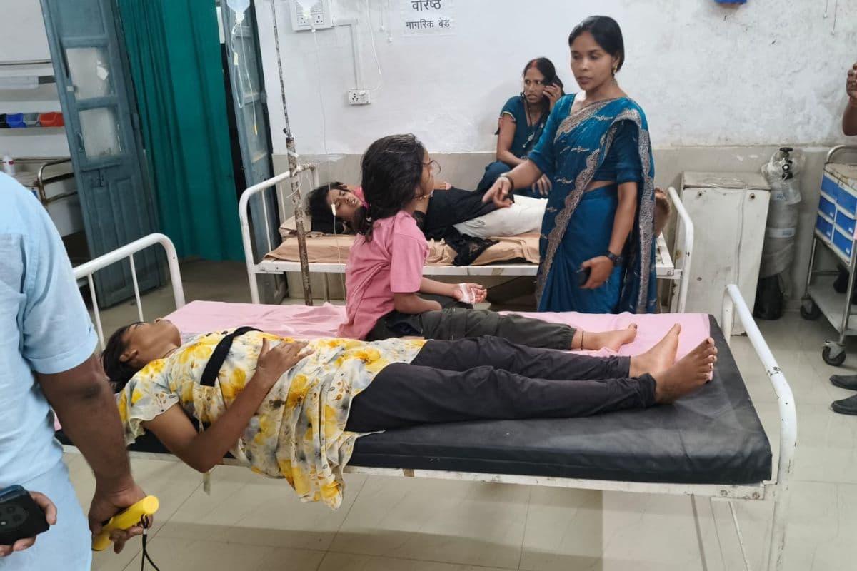 गढ़वा कस्तूरबा गांधी आवासीय स्कूल फूड प्वाइजनिंग मामला: अभिभावकों ने लगाए खाने पर गंभीर आरोप 