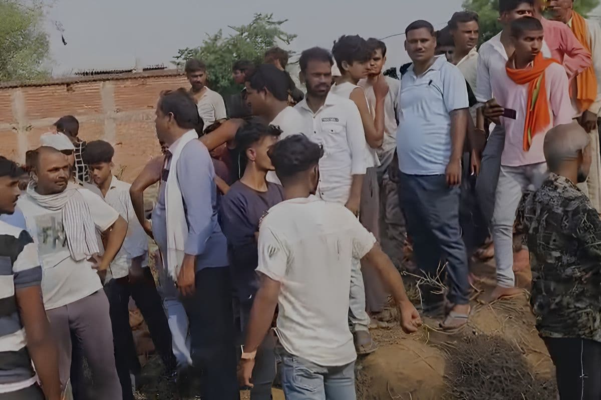 गढ़वा में हाई वोल्टेज ड्रामा: प्रेम प्रसंग में टावर पर चढ़ा युवक, घंटों चला मनाने का प्रयास