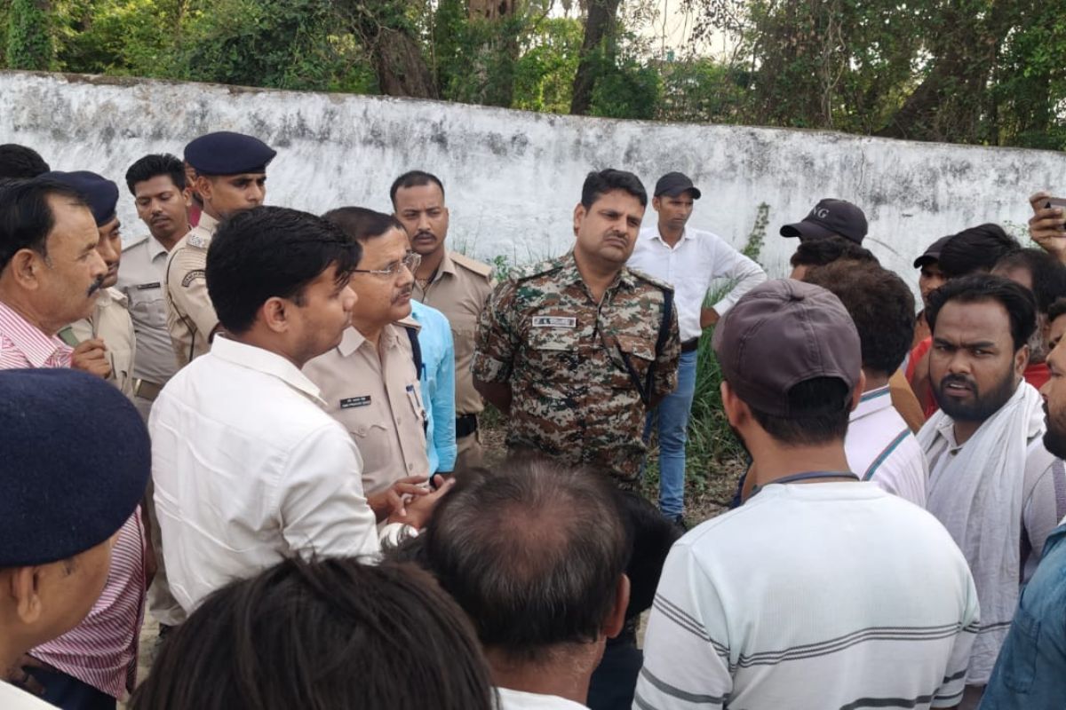 गया के खनेटा गांव में भारतमाला सड़क निर्माण को लेकर ग्रामीणों और प्रशासन की बैठक