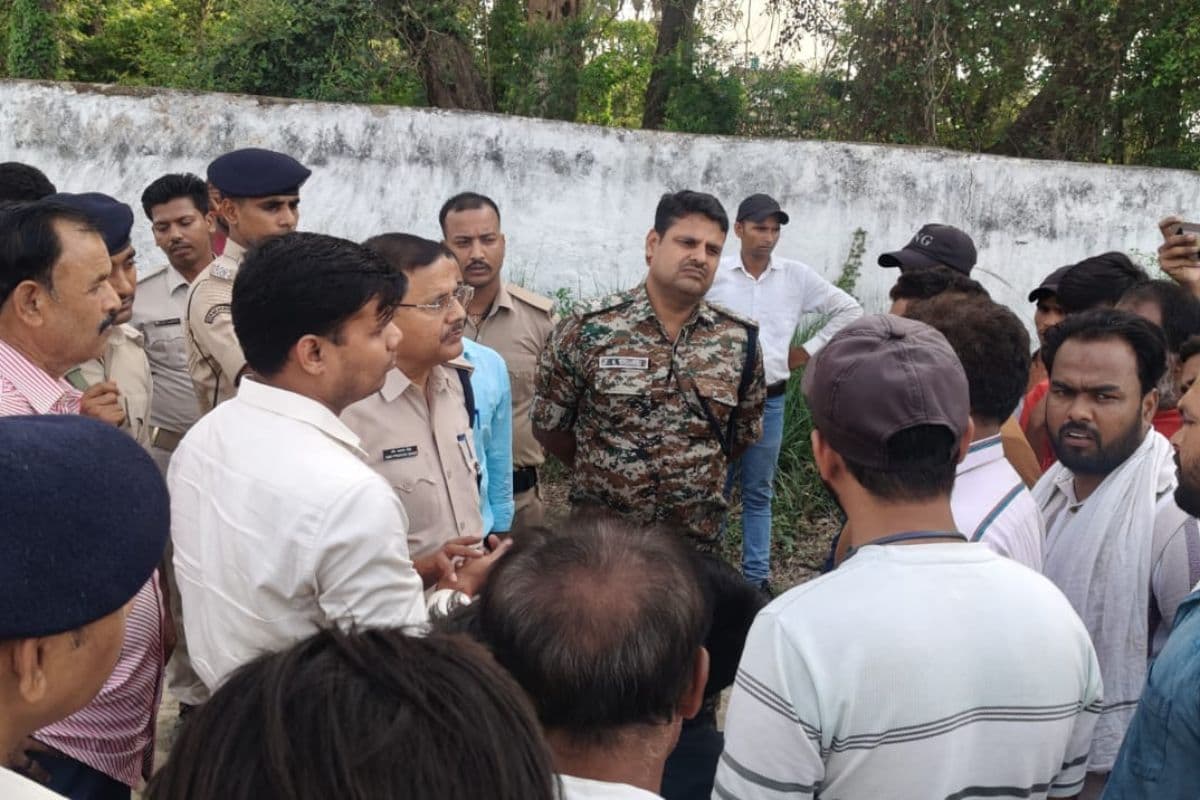 गयाजी में भारतमाला सड़क पर बवाल: कब्रिस्तान बचाने के लिए अड़े ग्रामीण, प्रशासन ने बैठक कर निकाला समाधान