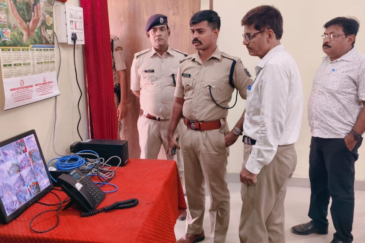 गया में सिपाही भर्ती परीक्षा के दौरान बड़ी कार्रवाई, ब्लूटूथ से चोरी करता और दोस्त के बदले परीक्षा देते दो मुन्नाभाई गिरफ्तार