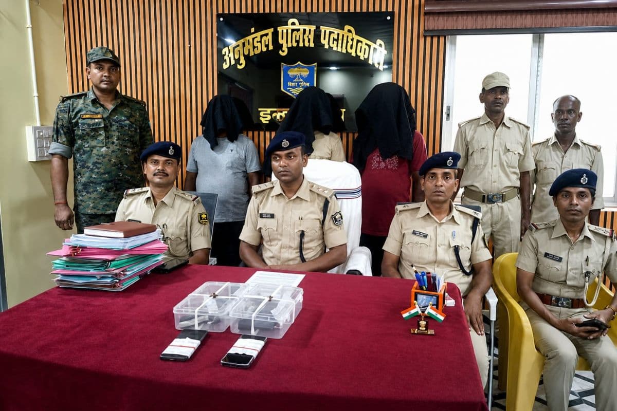 गयाजी में सोशल मीडिया पर हथियार लहराना पड़ा भारी, पुलिस ने 3 आरोपियों को दबोचा