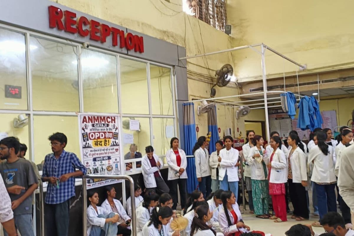 गया मेडिकल कॉलेज में जूनियर डॉक्टरों का हड़ताल: OPD के बाद इमरजेंसी पर भी ताला, इलाज के बिना लौटे मरीज