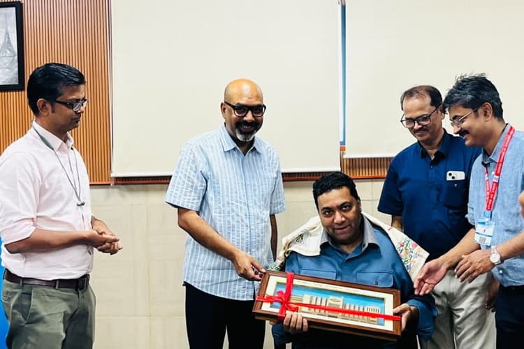 IGIMS में नेत्र रोग विभाग पहुंचे विश्व-प्रसिद्ध वैज्ञानिक डॉ रोहित शेट्टी, रिसर्च को लेकर दिया मार्गदर्शन