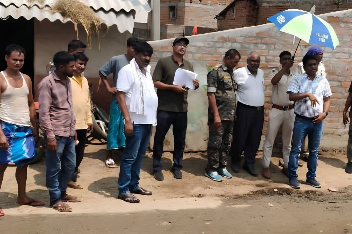 गोड्डा: कोयला-परसा सड़क पर जलजमाव से मिलेगी राहत, अधिकारियों ने किया निरीक्षण  