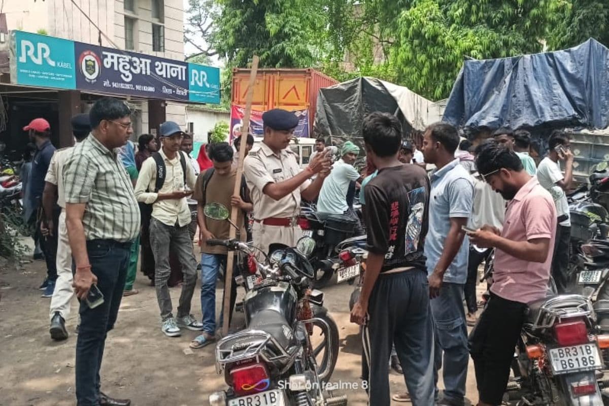 हाजीपुर में सड़क सुरक्षा अभियान से बड़ी कार्रवाई, 2,471 वाहनों से वसूला गया 26.19 लाख रुपये जुर्माना