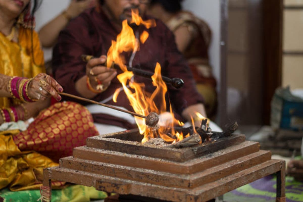 पूजा के बाद हवन करने से क्या प्राप्त होते हैं आध्यात्मिक लाभ