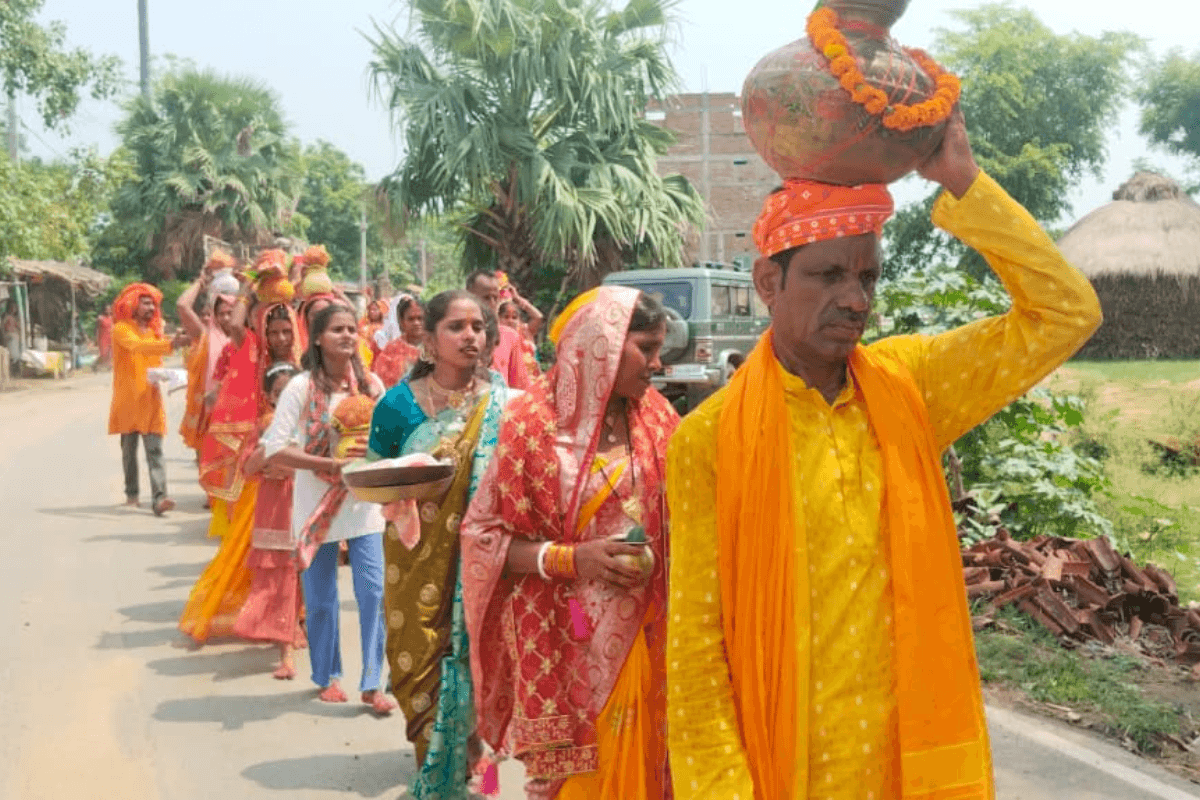 घोसी में श्रीराम कथा का शुभारंभ: जलभरी के साथ शुरू हुआ आयोजन, मुकुंदाचार्य जी महाराज करेंगे राम कथा