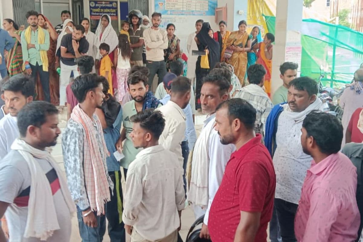 हाई वोल्टेज करंट की चपेट में आने से युवक की मौत, गांव में पसरा मातम