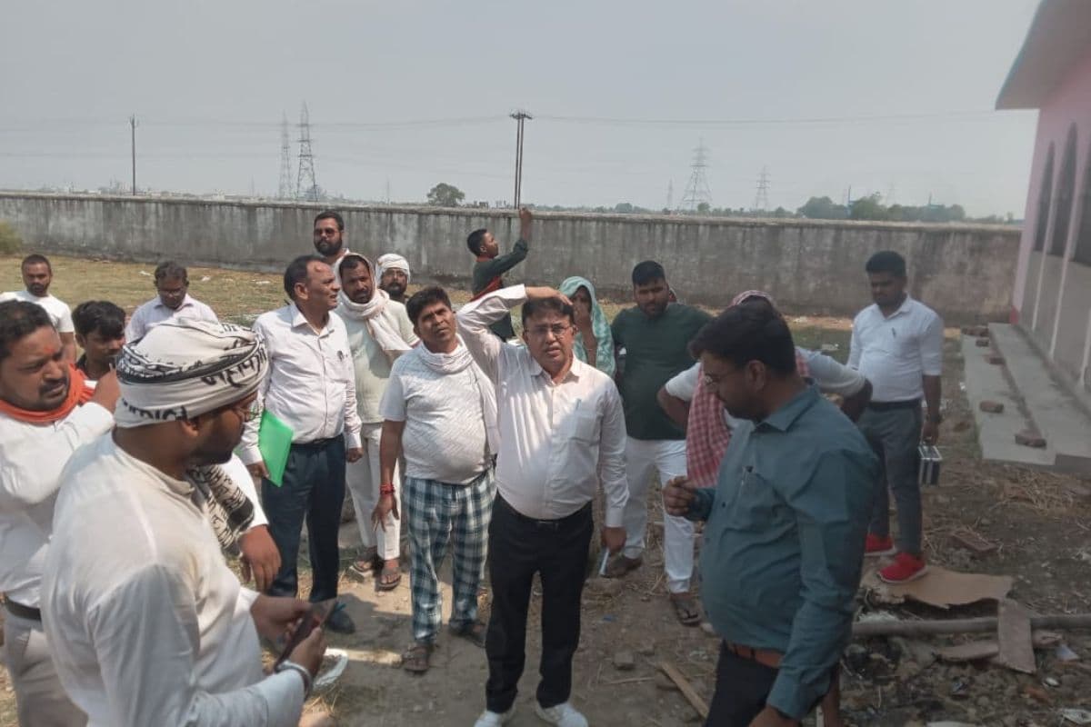 पटना से आई टीम ने की नवनिर्मित विद्यालय भवनों की जांच, छत तोड़कर दोबारा बनाने का निर्देश