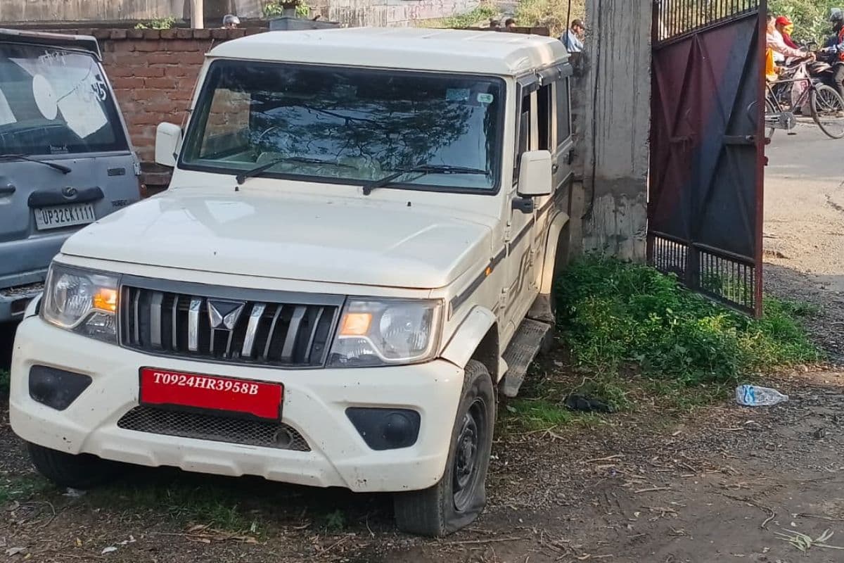 कैमूर में संदिग्ध हालात में मिली बोलेरो, पुलिस ने कब्जे में लेकर शुरू की जांच