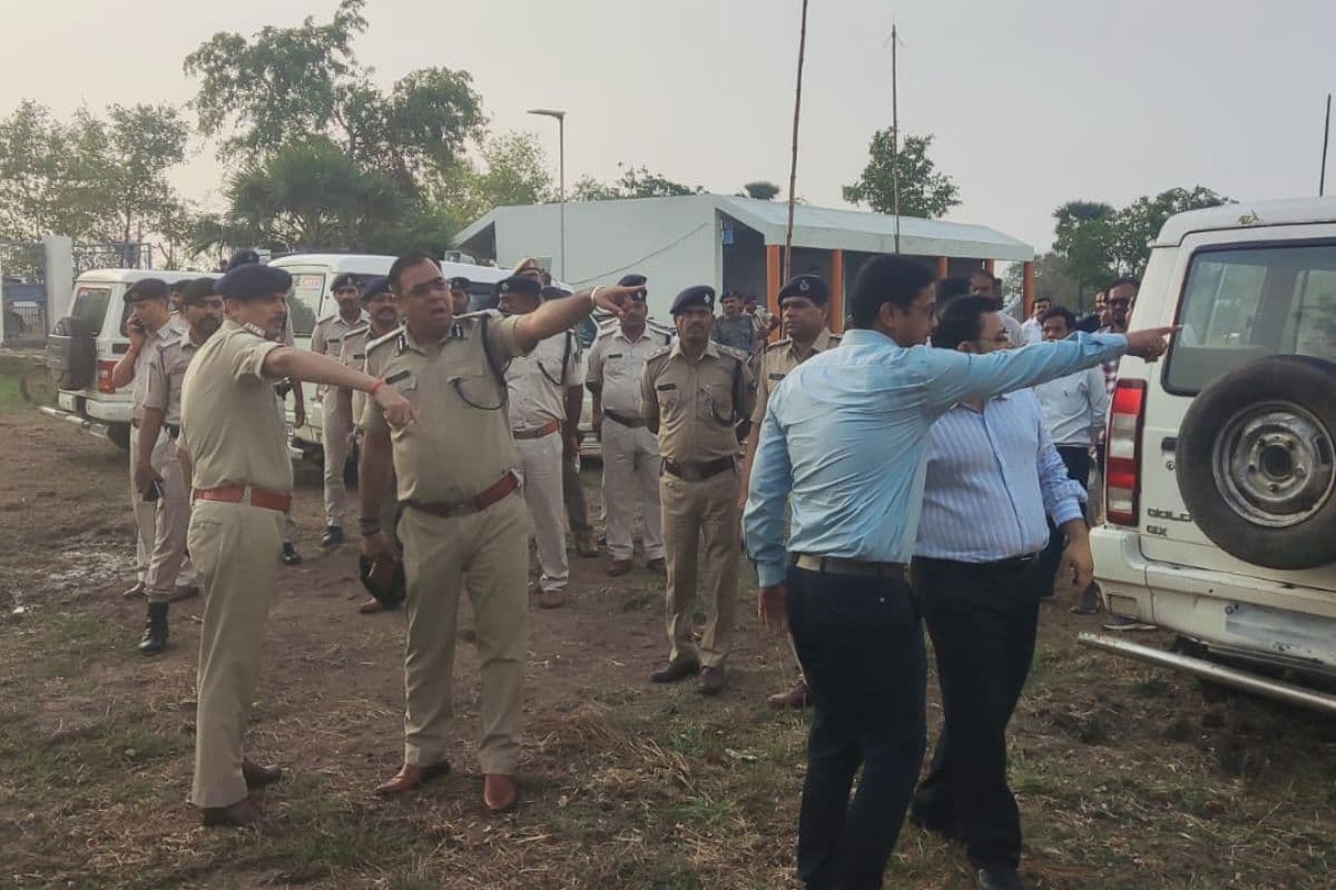 कैमूर में CM सम्राट चौधरी के दौरे से पहले मुंडेश्वरी धाम पहुंचे DIG, सुरक्षा तैयारियों का लिया जायजा