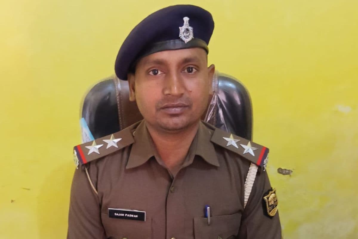 कैमूर के लाल दारोगा साजन पासवान की मौत से इलाके में मातम, 4 भाइयों में सबसे छोटे थे
