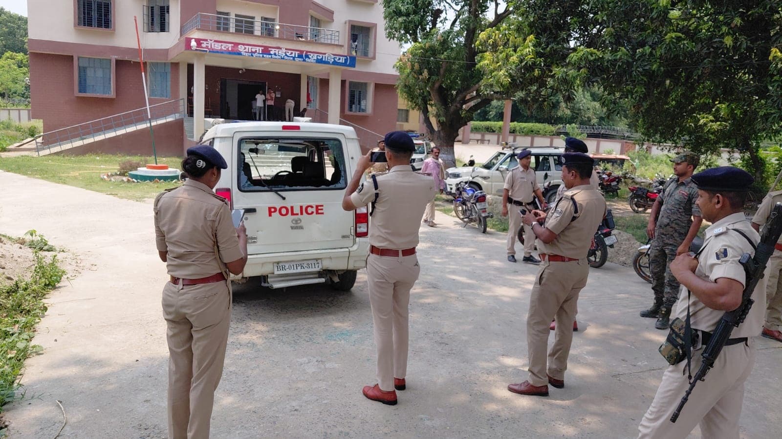 खगड़िया में ताजिया जुलूस के दौरान बवाल, पुलिस वाहन व निजी स्कूल पर पथराव, पुलिस बल तैनात