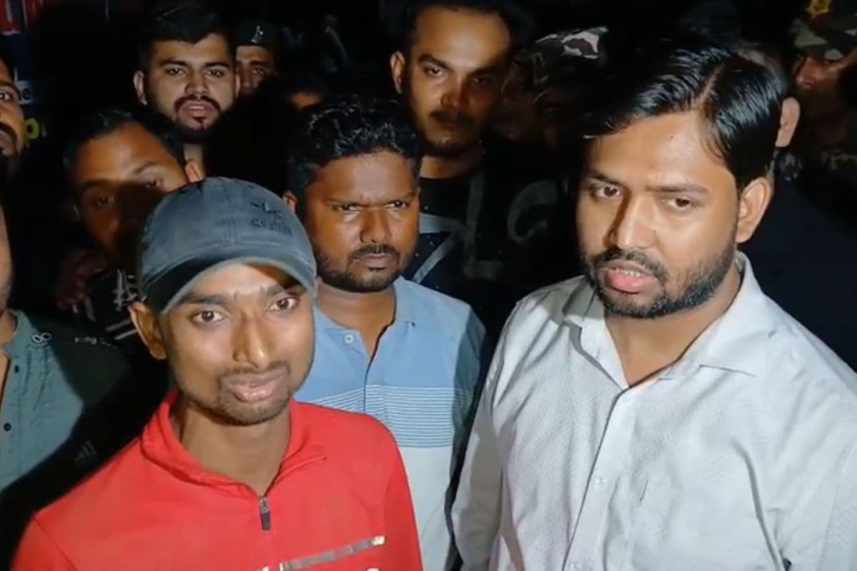 हमले के बाद खान सर की कोचिंग बंद, बड़ी संख्या में पहुंचे छात्रों ने लगाए जिंदाबाद के नारे