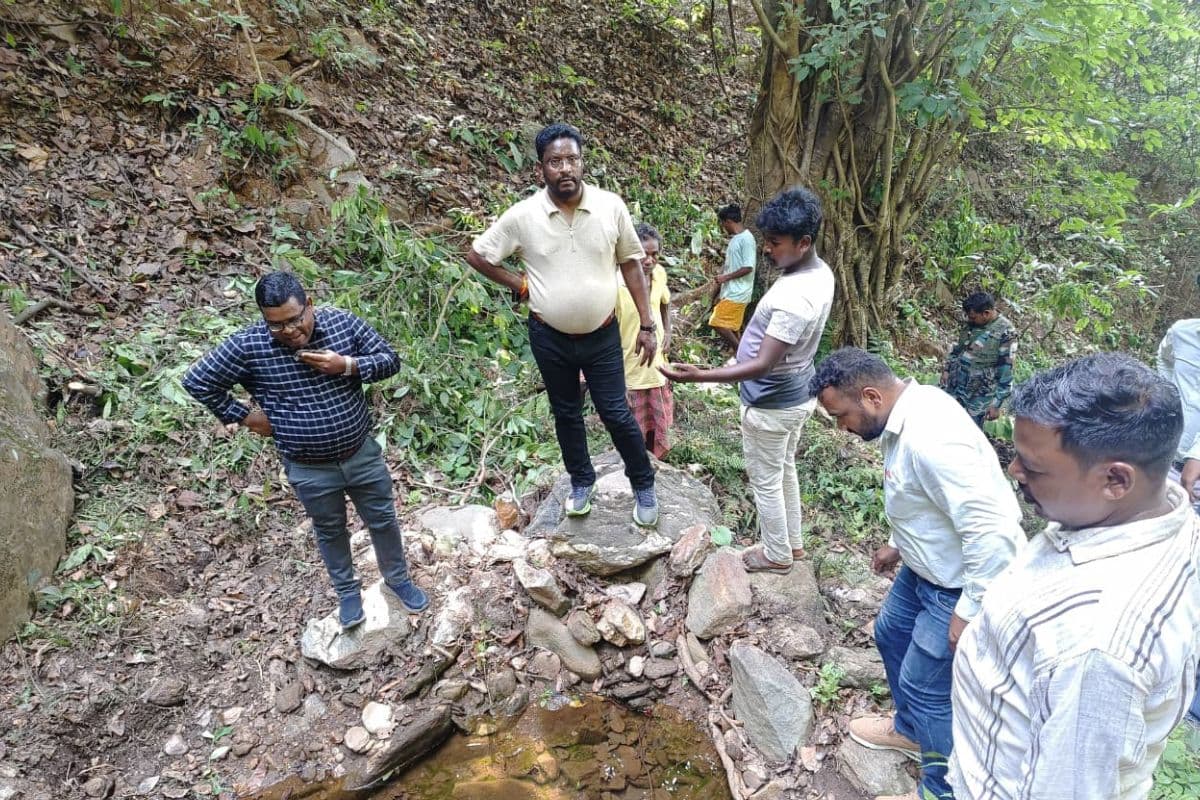 सरायकेला-खरसावां: विधायक दशरथ गागराई ने रायजामा का किया दौरा, प्राकृतिक जल स्रोतों का लिया जायजा