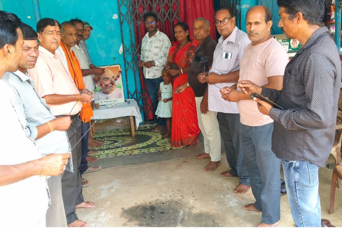 खूंटी: डॉ श्यामा प्रसाद मुखर्जी के बलिदान दिवस पर भाजपा गोविंदपुर मंडल ने दी श्रद्धांजलि