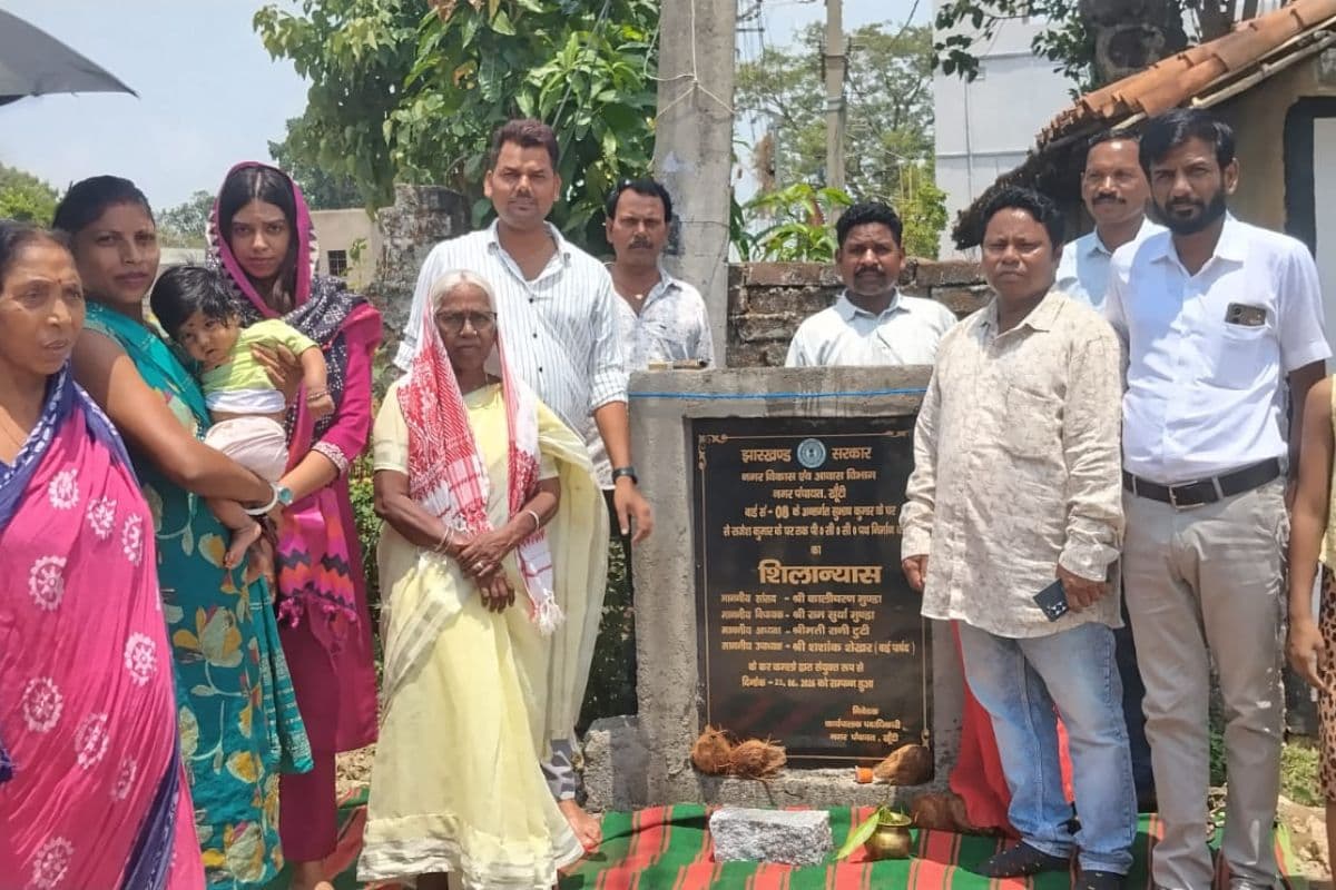 खूंटी में विकास को मिली रफ्तार, नगर पंचायत के कई वार्डों में पीसीसी पथ निर्माण का शिलान्यास
