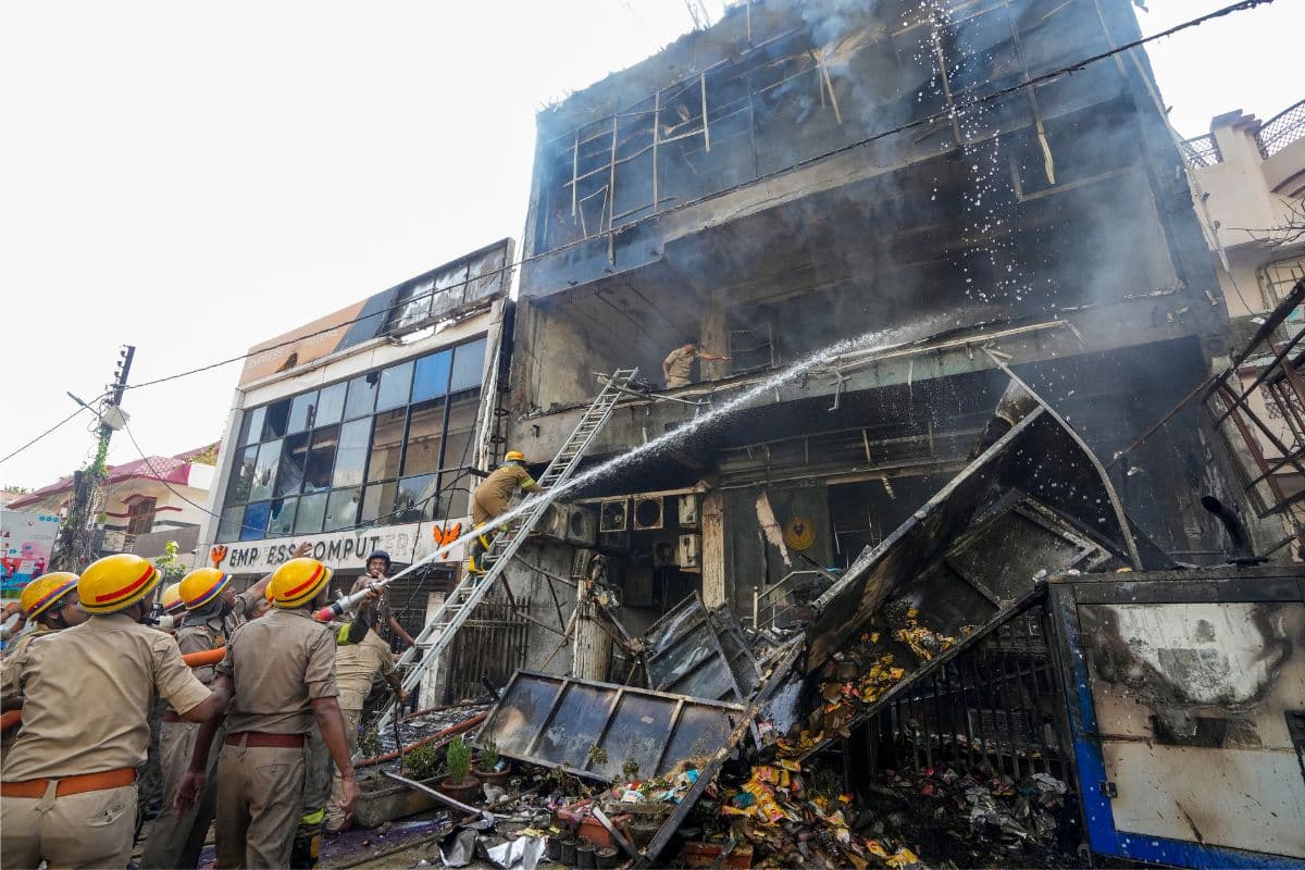 लखनऊ कोचिंग सेंटर अग्निकांड: 14 छात्रों की मौत, चीख-पुकार के बीच 11 को बचाया गया; 4 की हालत गंभीर