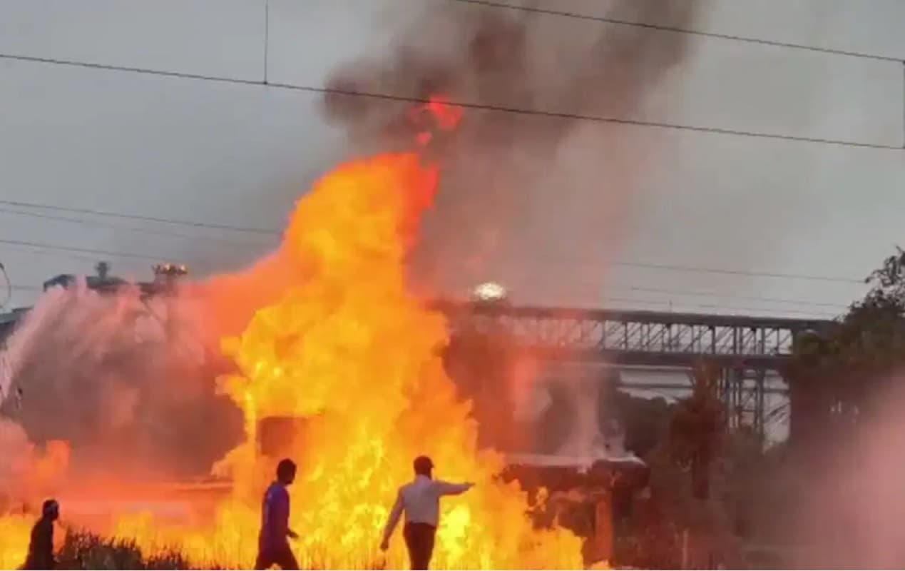 पश्चिम बंगाल के हल्दिया पेट्रोकेमिकल में सुबह-सुबह लगी आग, कई लोग झुलसे