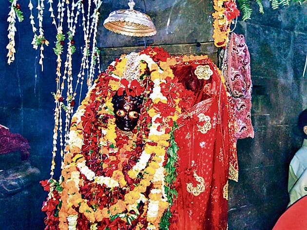 Kaimur News : अति प्राचीन शक्तिपीठ माता मुंडेश्वरी के दर पर उमड़ी भीड़, पंचमुखी शिवलिंग की भी हुई विशेष पूजा