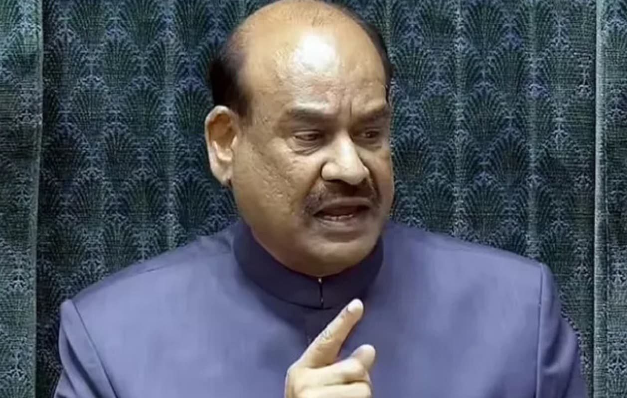 तृणमूल के बागी सांसदों के मामले में तुरंत फैसला नहीं, कानूनी राय ले सकते हैं ओम बिरला