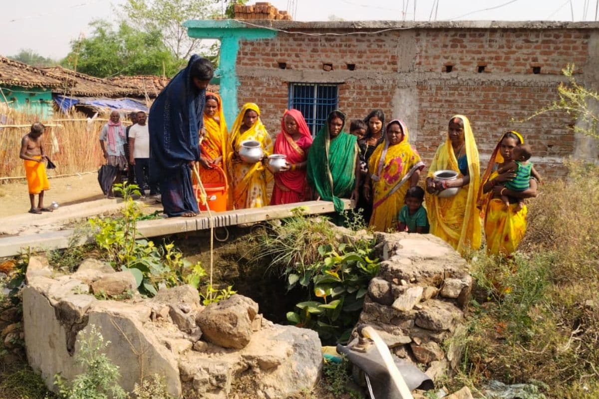पलामू: आजादी के दशकों बाद भी विकास को तरस रहा ठेमी गांव, एक भी व्यक्ति ने नहीं की मैट्रिक तक की पढ़ाई