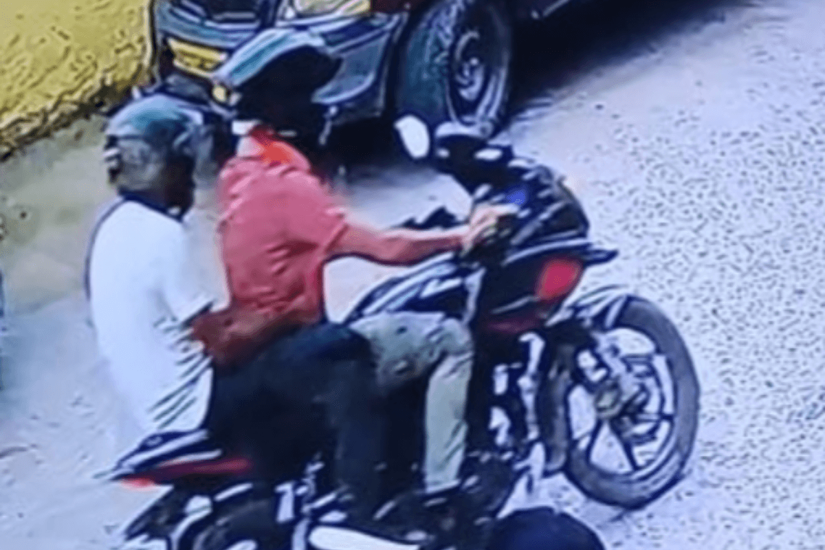 पटना डीएम कार्यालय के स्टेनो की पत्नी से चेन स्नेचिंग, घर के बाहर से तीन लाख की सोने की चेन झपटी