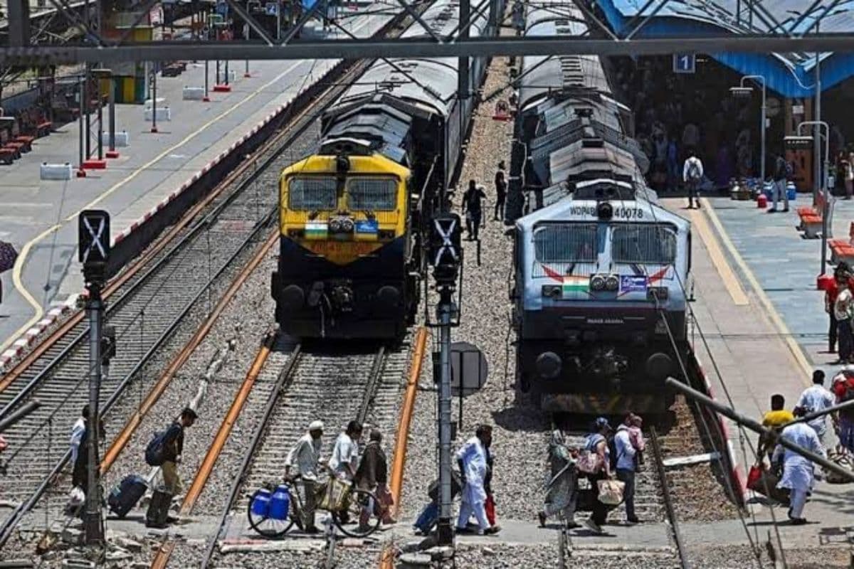 कहां है आपका कोच? अब ट्रेन के आने से आधे घंटे पहले मिलेगी जानकारी, इन स्टेशनों पर होगी सुविधा