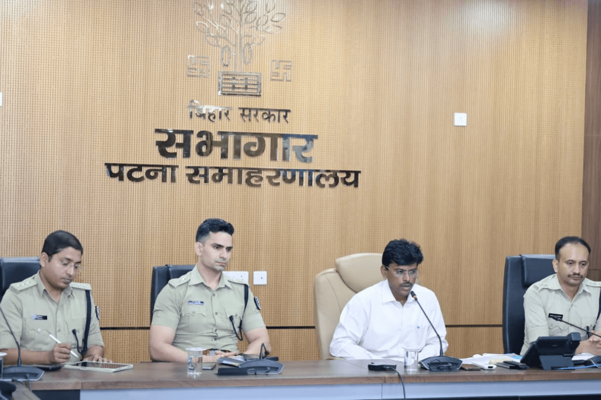 NEET UG Re-Exam 2026: पटना के सभी कोचिंग संस्थान रहेंगे बंद, अभ्यर्थियों को मिलेगी मुफ्त बस यात्रा