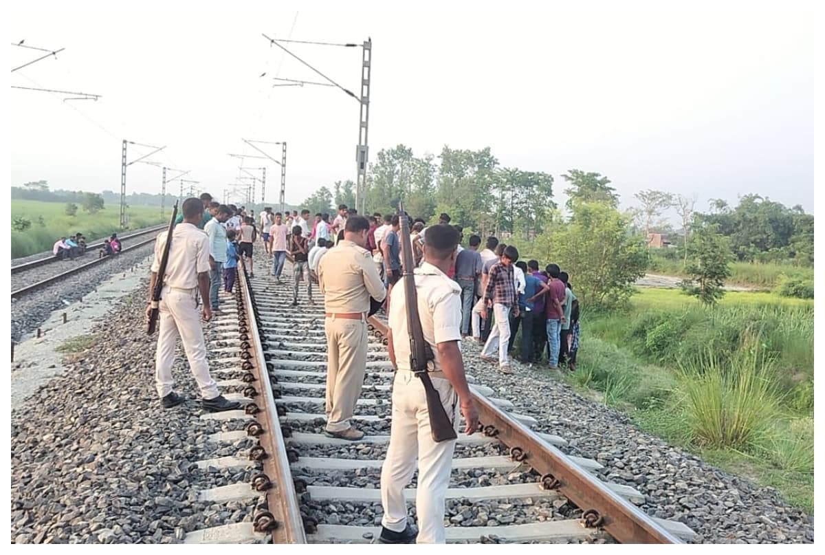 Bettiah News: बेतिया-चनपटिया रेलखंड पर हादसा,ट्रेन की चपेट में आने से 9वीं के छात्र की मौत
