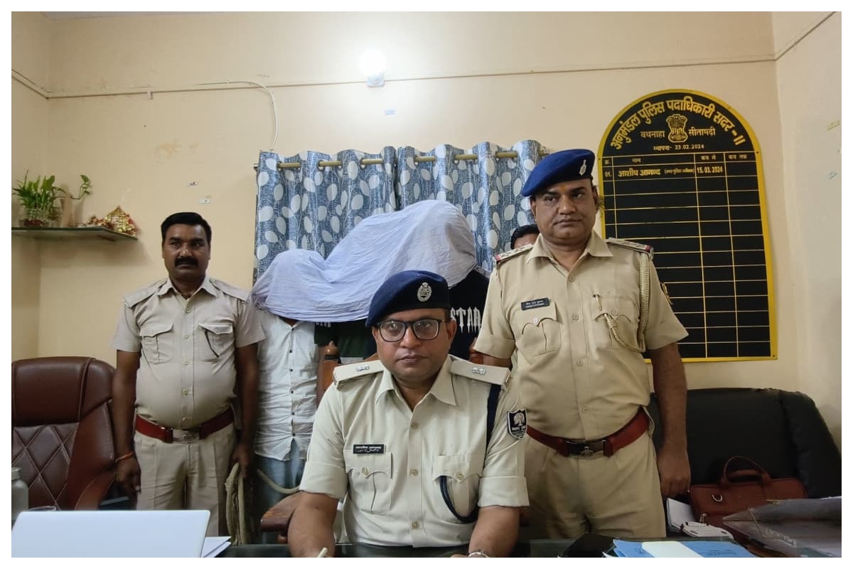 Criminals Arrested in Sitamarhi: भुतही पुलिस ने हथियार के साथ तीन बदमाशों को दबोचा, टली बड़ी वारदात