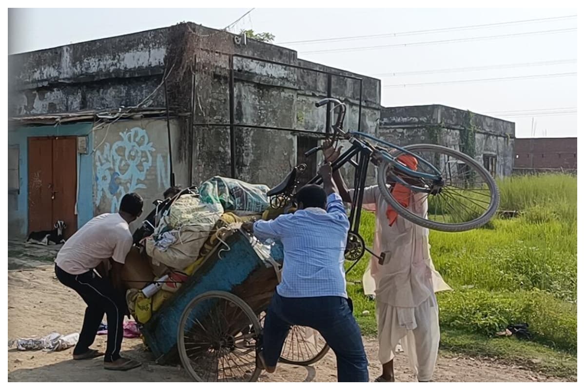 भारत-नेपाल सीमा पर अतिक्रमण हटाने का अल्टीमेटम, डीएम-एसपी ने रक्सौल में एयरपोर्ट और नो-मैन्स लैंड का किया निरीक्षण
