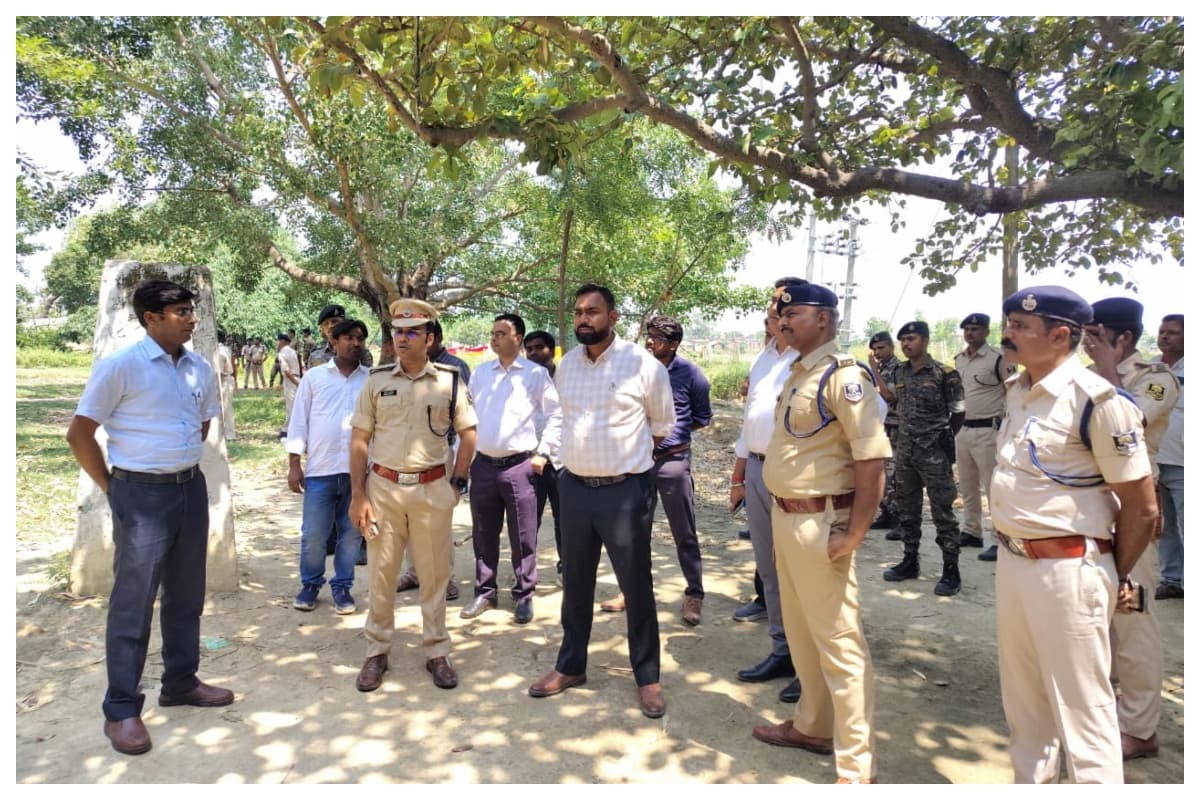 भारत-नेपाल सीमा पर अतिक्रमण हटाने का अल्टीमेटम, डीएम-एसपी ने रक्सौल में एयरपोर्ट और नो-मैन्स लैंड का किया निरीक्षण
