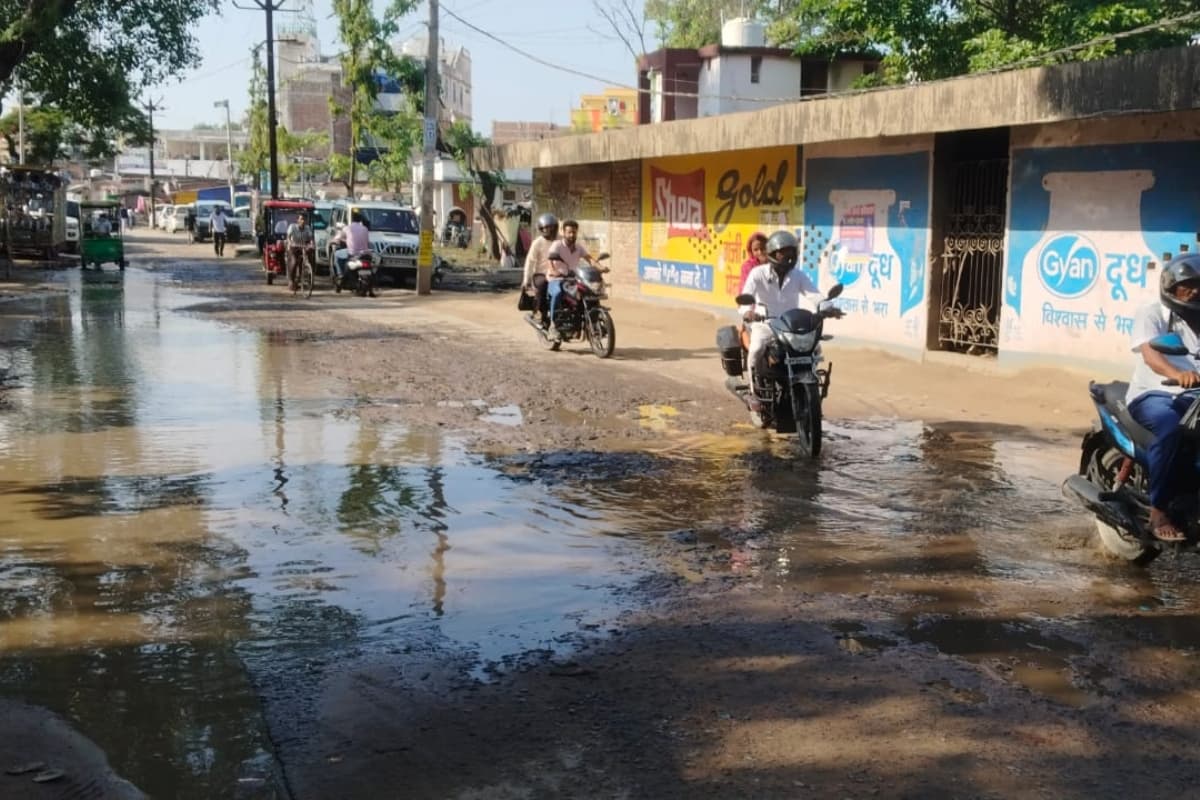 सीतामढ़ी में मानसून से पहले हाहाकार: 104 करोड़ की ड्रेनेज योजना अधूरी,बदहाल नालों ने बढ़ाई जनता की मुसीबत