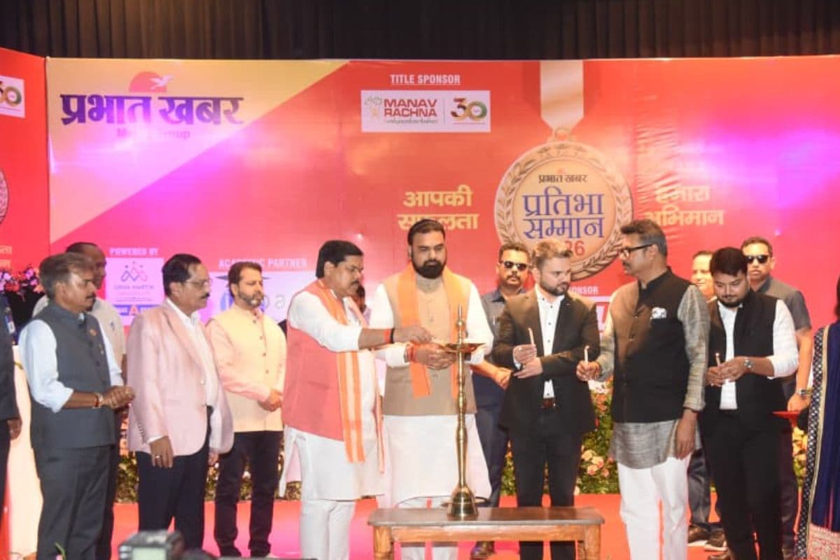 CM सम्राट चौधरी ने किया प्रभात खबर प्रतिभा सम्मान 2026 का शुभारंभ, मेधावी छात्रों को किया जा रहा है सम्मानित