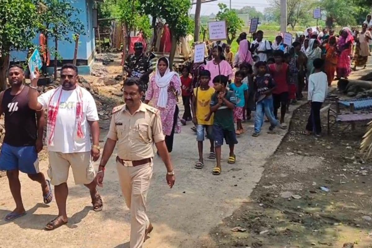 खुंटपानी के पुरुनियां गांव को नशामुक्त बनाने के लिए महिलाओं ने निकाली जागरूकता रैली