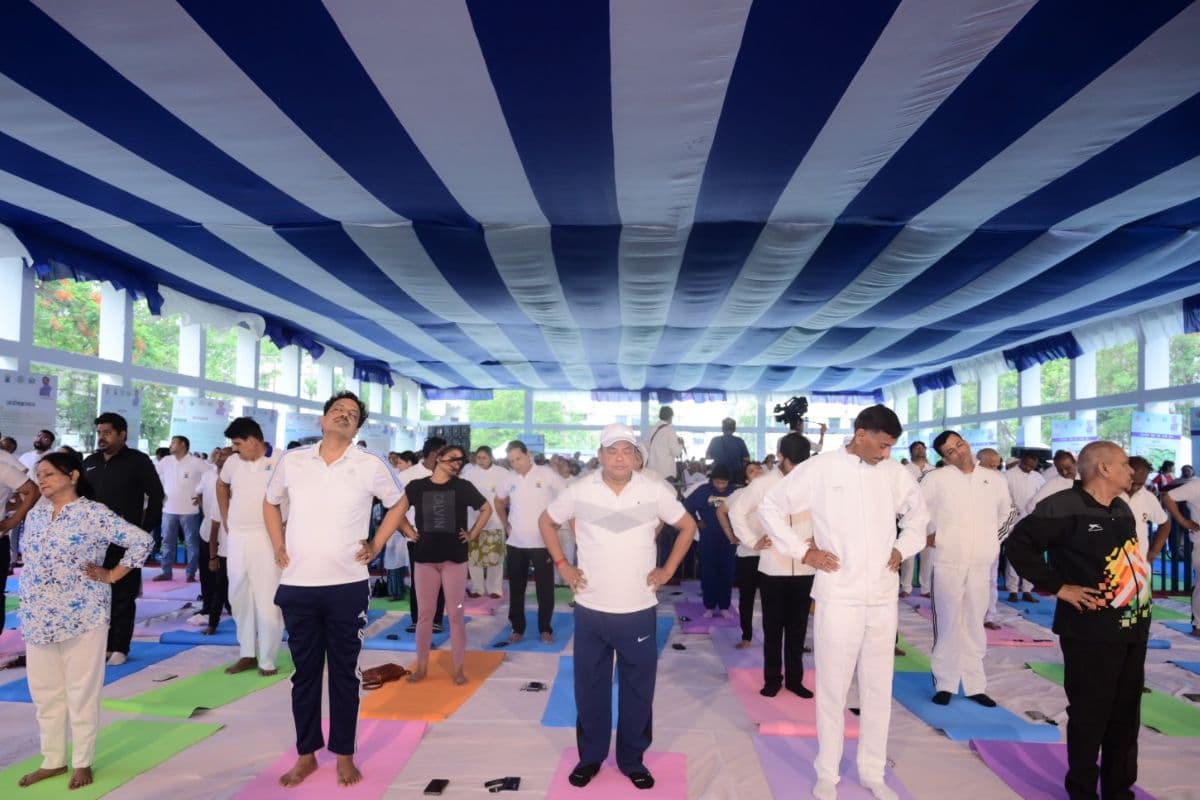 रांची विश्वविद्यालय में योग दिवस समारोह का आयोजन, स्वास्थ्य मंत्री इरफान अंसारी और सांसद संजय सेठ हुए शामिल 