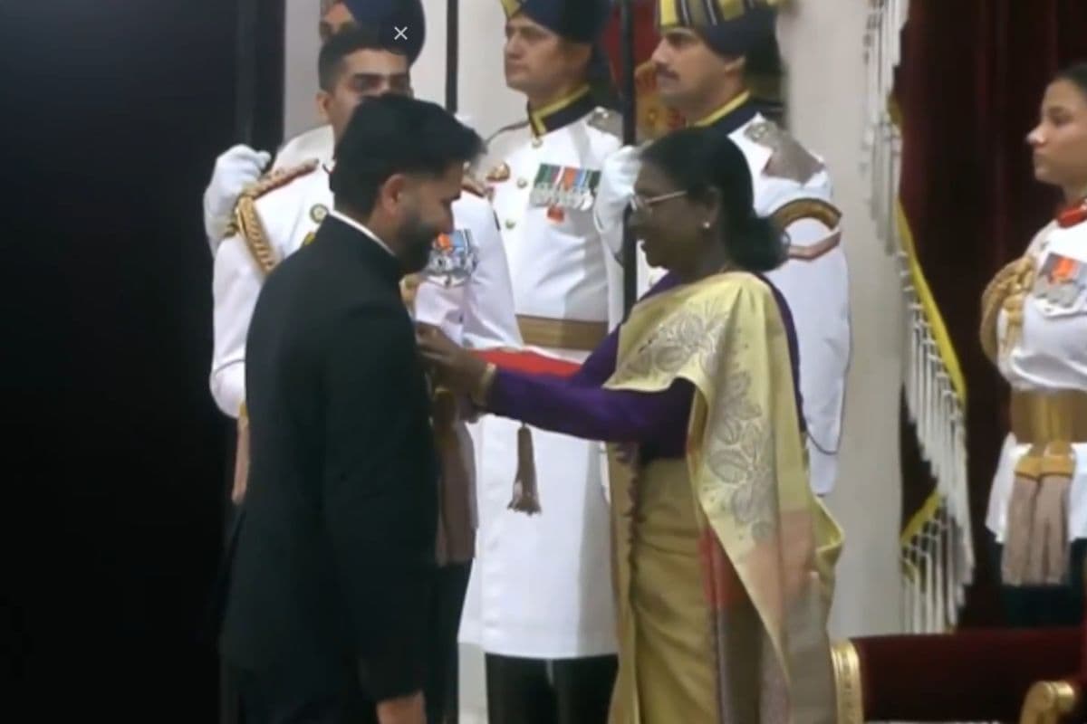 Padma Award: रोहित शर्मा को मिला पद्म श्री, राष्ट्रपित द्रौपदी मुर्मू ने किया सम्मानित
