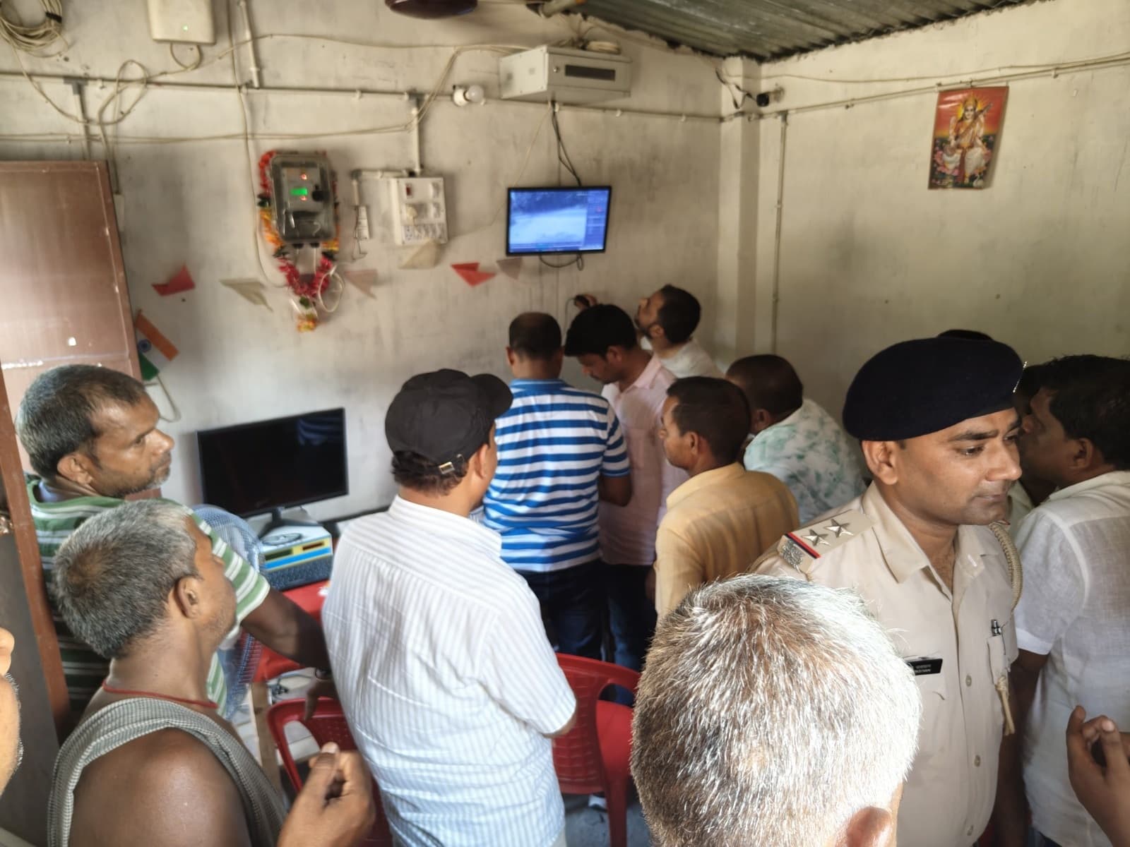 दिनदहाड़े मक्का व्यवसायी से पांच लाख की छिनतई, सीसीटीवी में कैद हुए बदमाश