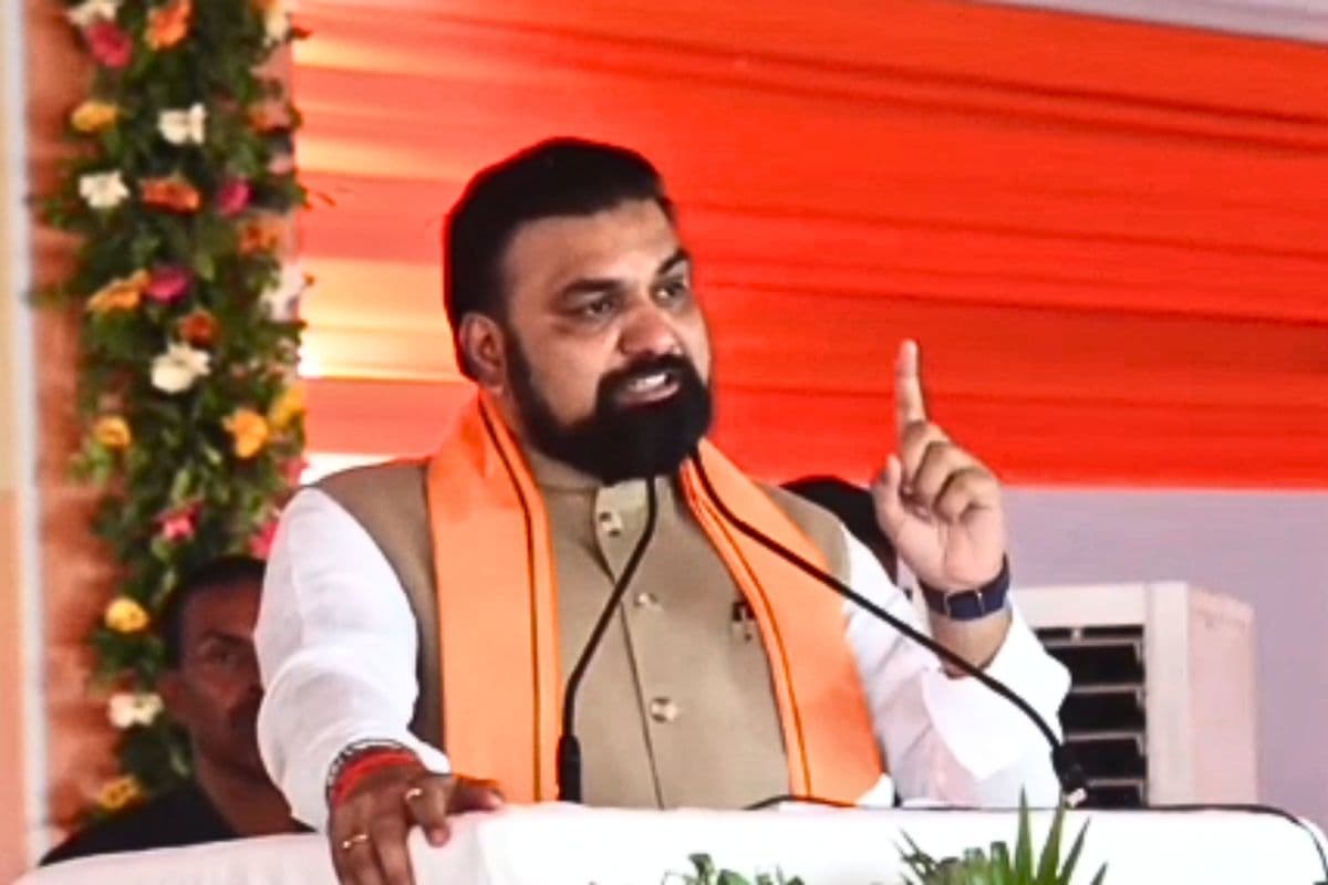 'कोई माई का लाल कानून से खिलवाड़ नहीं कर सकता...', CM बोले- UP में योगी बाबा, बंगाल में दादा और बिहार में सम्राट बैठा है