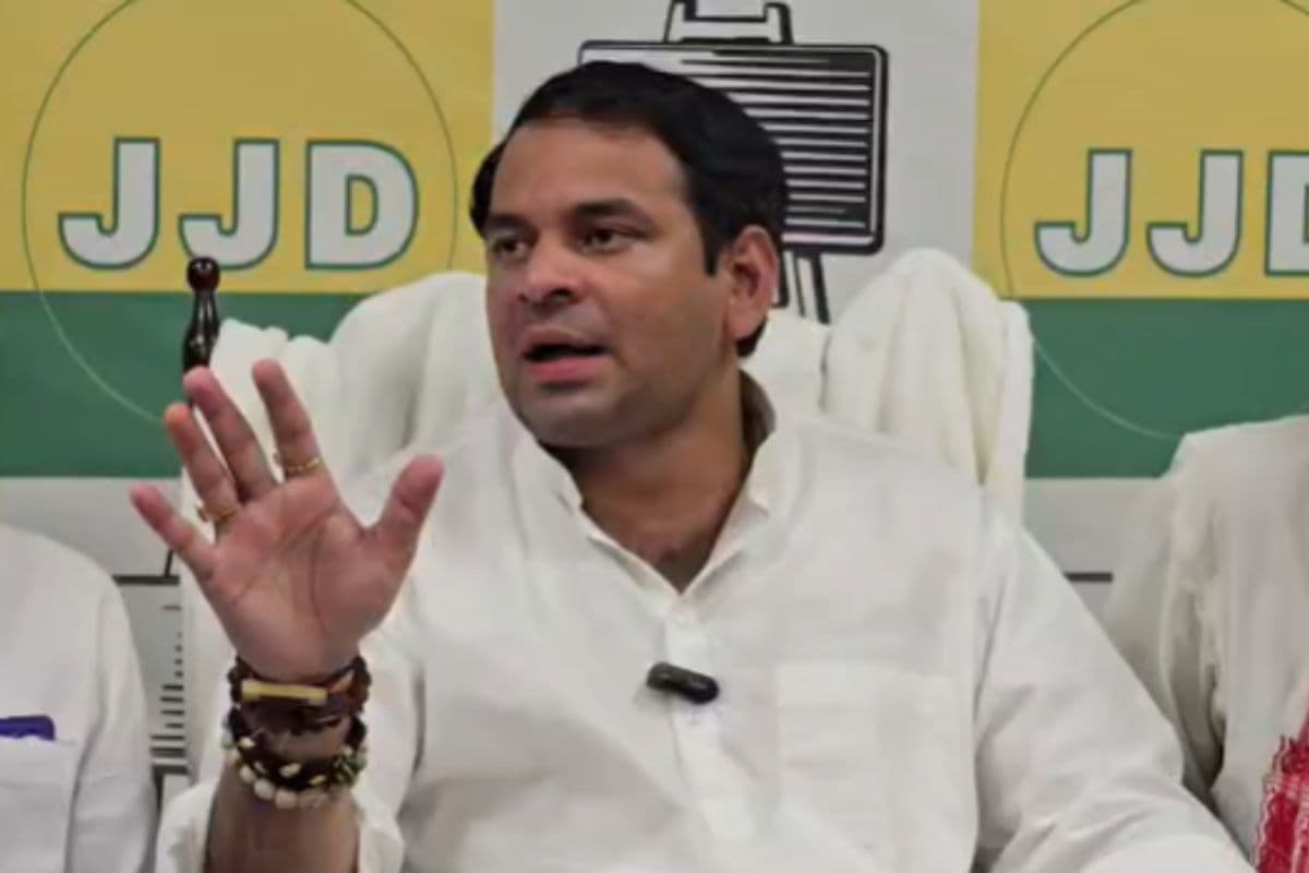 'आकाश यादव लालू जी और मुझे मारने की साजिश कर रहा', तेज प्रताप का आरोप- 4 गुंडे घर में घुसकर हत्या करने आए