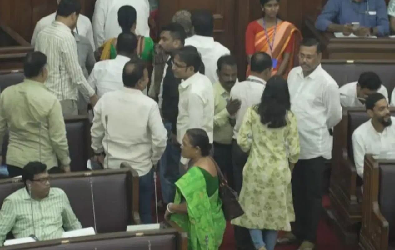 OBC Bill West Bengal: पश्चिम बंगाल ओबीसी विधेयक पास, दोनों तरफ दिखे रितब्रत गुट के विधायक