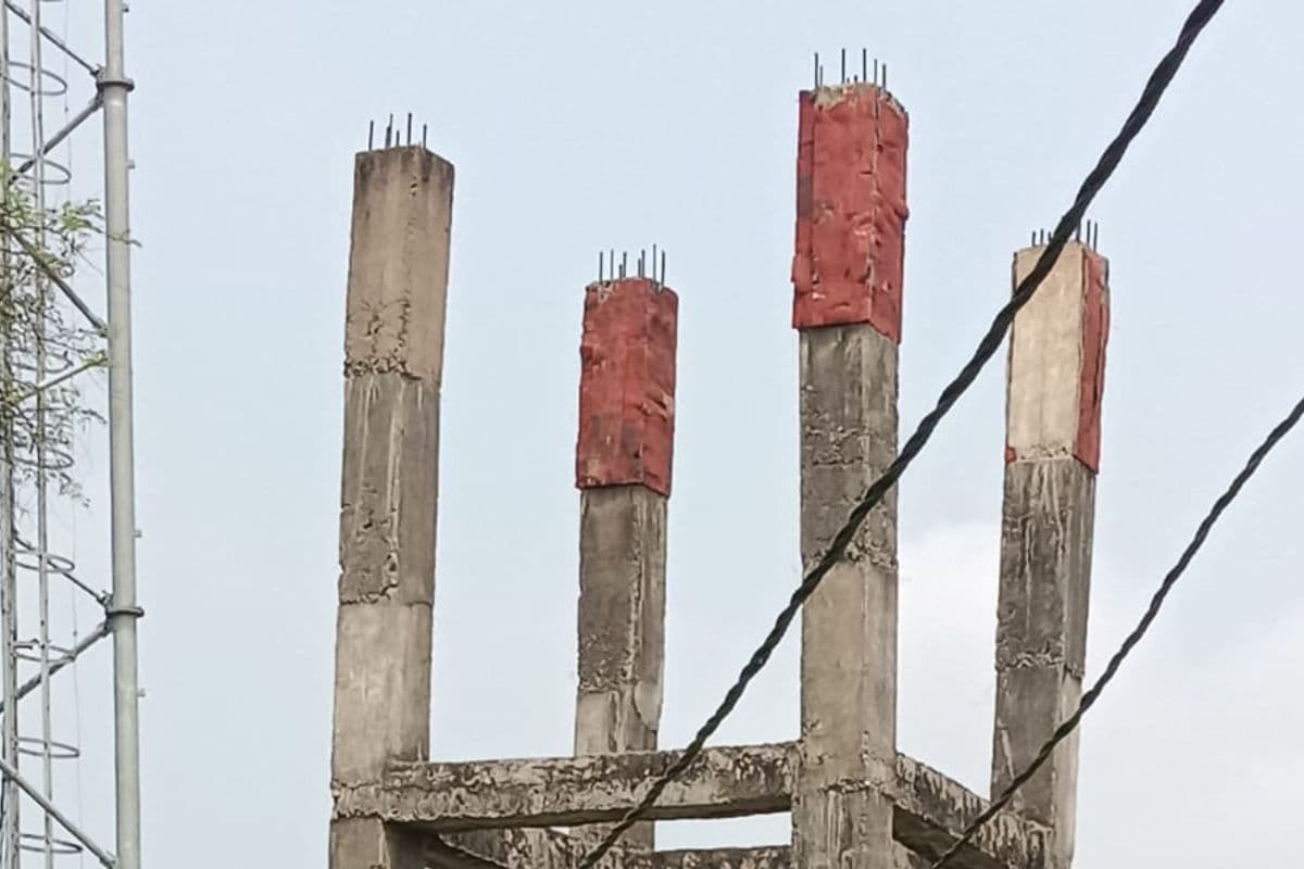 गोड्डा के मलियाचक गांव में चार साल बाद भी नहीं पूरी हुई पानी टंकी, ग्रामीणों को साफ पानी का इंतजार  