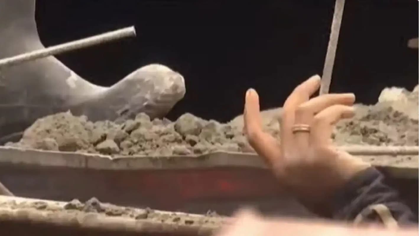 तारातला हादसा: मलबे के नीचे से उठ रही चीखें, बीम से कटे हाथ से जीने की कोशिश