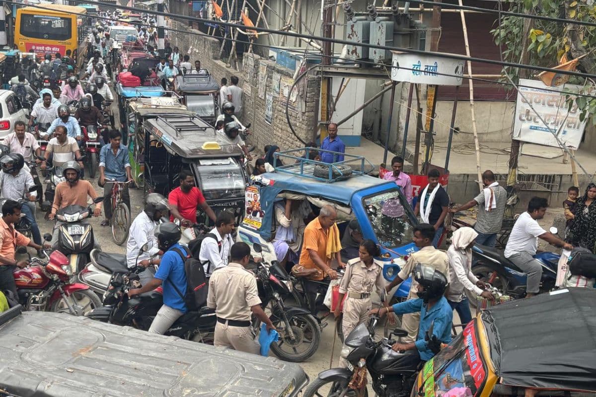 सड़क जाम में फंसी ट्रेन, महाजाम के चक्रव्यूह में समस्तीपुर शहर, नए रूट चार्ट ने छुड़ाए पसीने