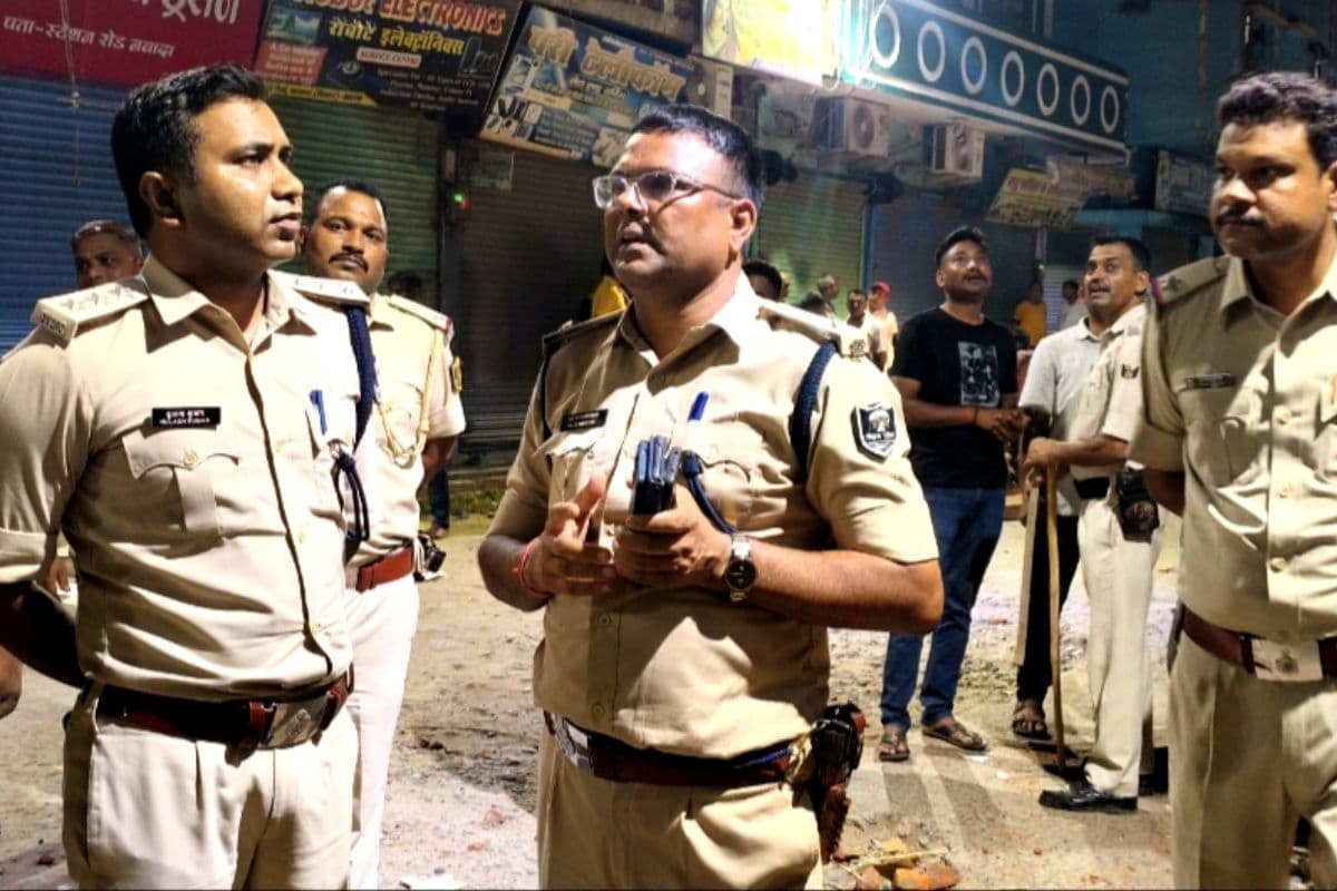 नवादा: स्टेशन रोड रोड़ेबाजी व फायरिंग में दोनों पक्षों के चार आरोपी गिरफ्तार, अन्य की तलाश जारी