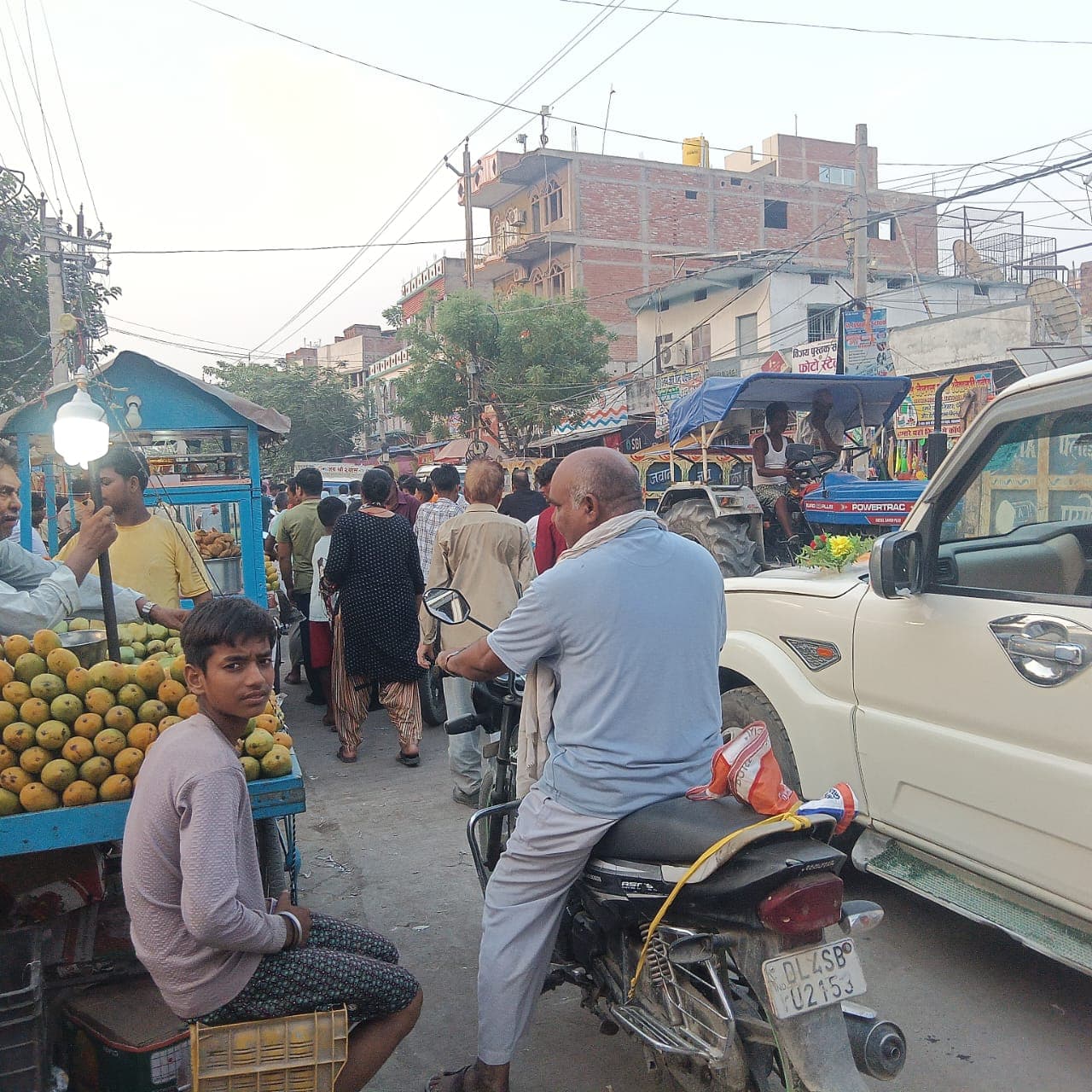 सिवान में फिर बढ़ा अतिक्रमण, सड़क और फुटपाथ पर सजी दुकानें, जाम से लोग परेशान