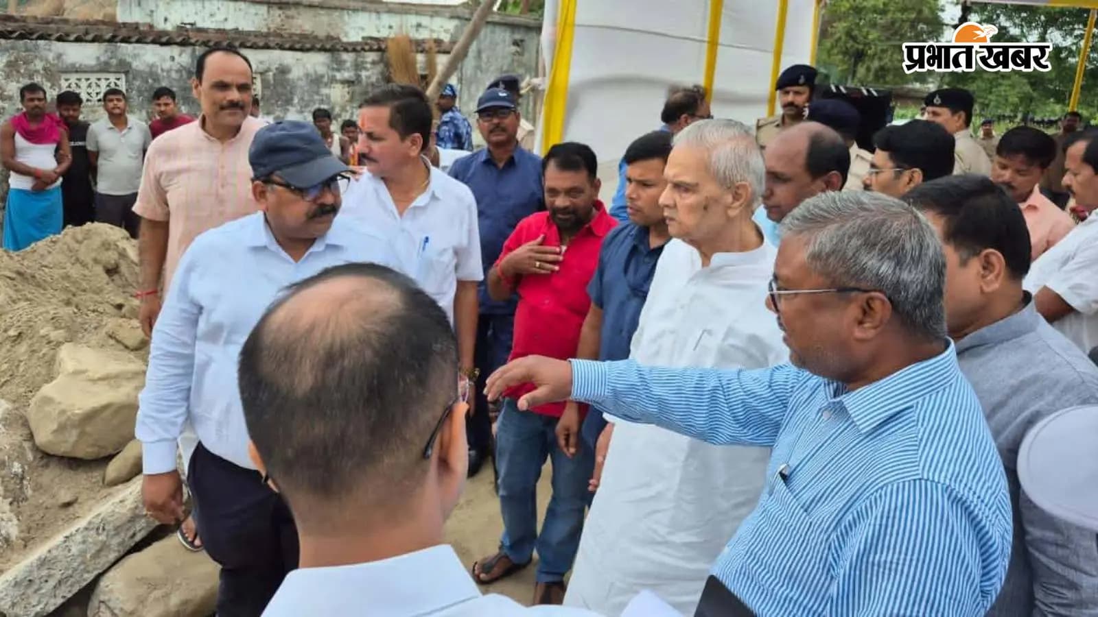 निरिक्षण करते उप मुख्यमंत्री बिजेंद्र यादव