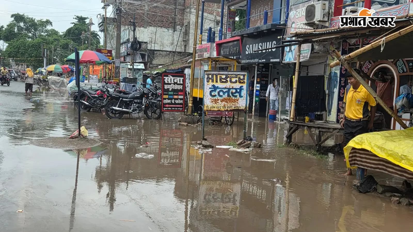 पहली बारिश में फतेहपुर नगर पंचायत की सफाई व्यवस्था की खुली पोल, कई इलाकों में जलजमाव से लोग परेशान पहली बारिश में फतेहपुर नगर पंचायत की सफाई व्यवस्था की खुली पोल, कई इलाकों में जलजमाव से लोग परेशान
